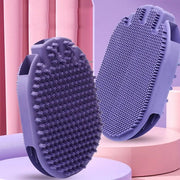 Massaging pet shampoo brush in purple, featuring soft bristles for comfortable grooming and pet massage.