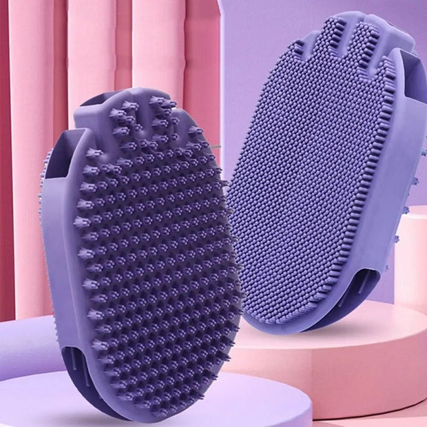 Massaging pet shampoo brush in purple, featuring soft bristles for comfortable grooming and pet massage.